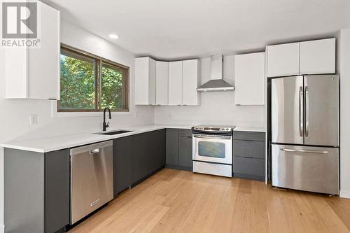 460 Eldorado Road, Kelowna, BC - Indoor Photo Showing Kitchen