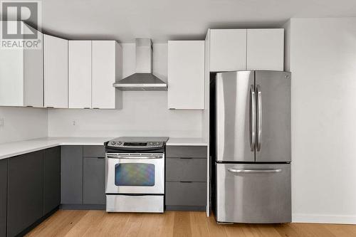 460 Eldorado Road, Kelowna, BC - Indoor Photo Showing Kitchen