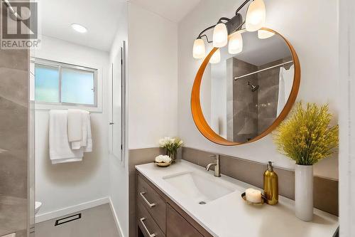 460 Eldorado Road, Kelowna, BC - Indoor Photo Showing Bathroom