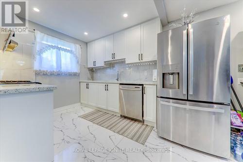 327 Phillip Murray Avenue, Oshawa, ON - Indoor Photo Showing Kitchen With Stainless Steel Kitchen