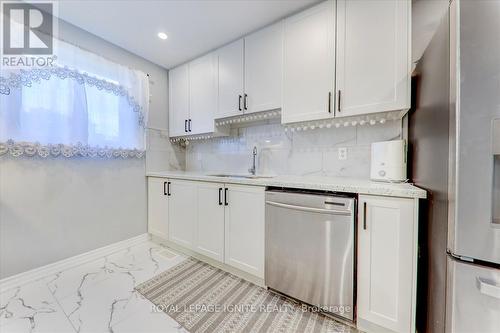 327 Phillip Murray Avenue, Oshawa, ON - Indoor Photo Showing Kitchen