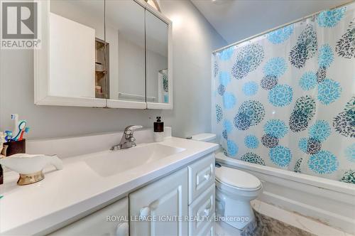 327 Phillip Murray Avenue, Oshawa, ON - Indoor Photo Showing Bathroom