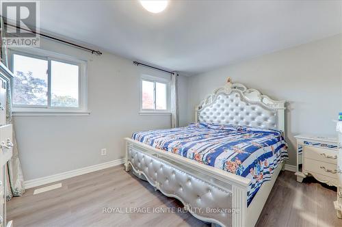 327 Phillip Murray Avenue, Oshawa, ON - Indoor Photo Showing Bedroom