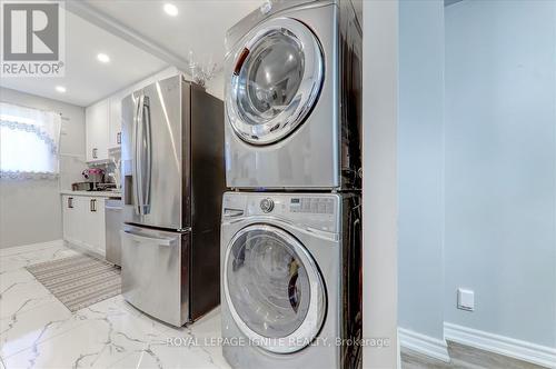 327 Phillip Murray Avenue, Oshawa, ON - Indoor Photo Showing Laundry Room