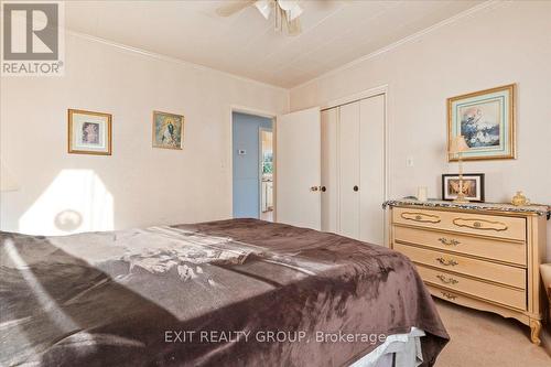 278 Riverside Parkway, Quinte West, ON - Indoor Photo Showing Bedroom