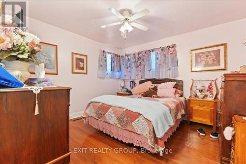 278 Riverside Parkway, Quinte West, ON - Indoor Photo Showing Bedroom