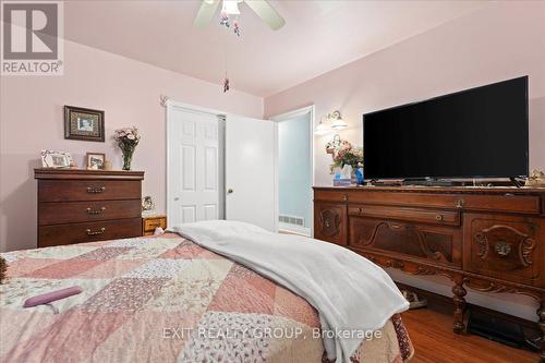 278 Riverside Parkway, Quinte West, ON - Indoor Photo Showing Bedroom