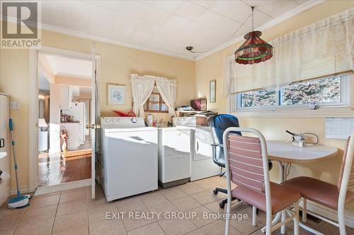 278 Riverside Parkway, Quinte West, ON - Indoor Photo Showing Laundry Room