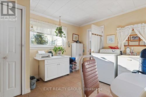 278 Riverside Parkway, Quinte West, ON - Indoor Photo Showing Laundry Room