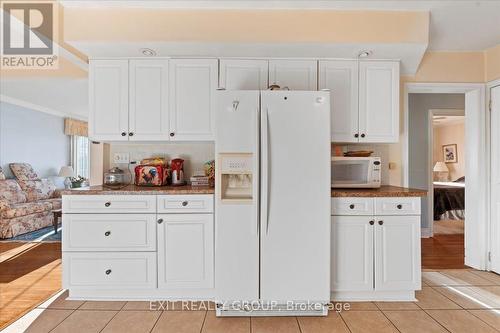 278 Riverside Parkway, Quinte West, ON - Indoor Photo Showing Kitchen