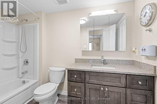 3 - 15 Meadow Lane, Barrie, ON - Indoor Photo Showing Bathroom