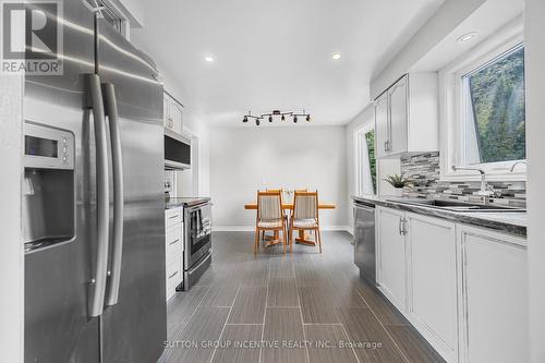 25 Eileen Drive, Barrie, ON - Indoor Photo Showing Kitchen