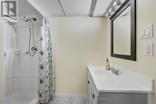 25 Eileen Drive, Barrie, ON - Indoor Photo Showing Bathroom