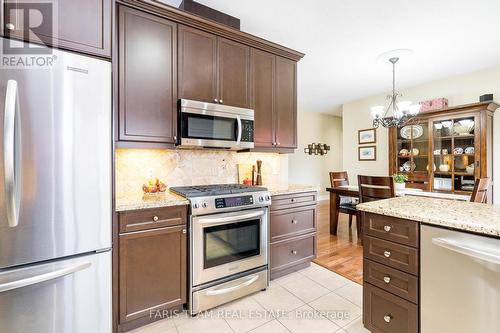 1962 Elana Drive, Severn, ON - Indoor Photo Showing Kitchen With Upgraded Kitchen