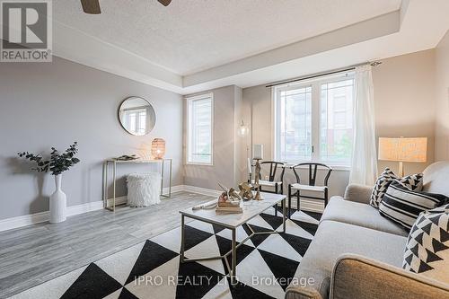 21 - 50 Hillcrest Avenue, Brampton, ON - Indoor Photo Showing Living Room