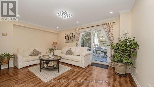 23 Grand Rapid Square, Brampton, ON - Indoor Photo Showing Living Room