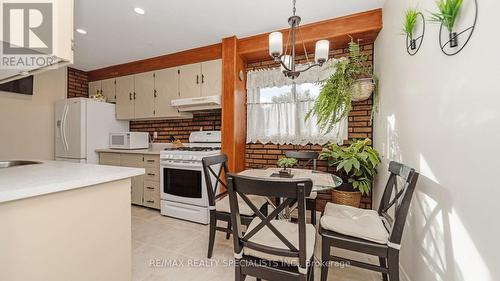 23 Grand Rapid Square, Brampton, ON - Indoor Photo Showing Kitchen