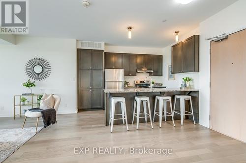 208 - 3028 Creekshore Common S, Oakville, ON - Indoor Photo Showing Kitchen