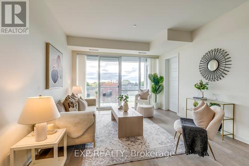 208 - 3028 Creekshore Common S, Oakville, ON - Indoor Photo Showing Living Room