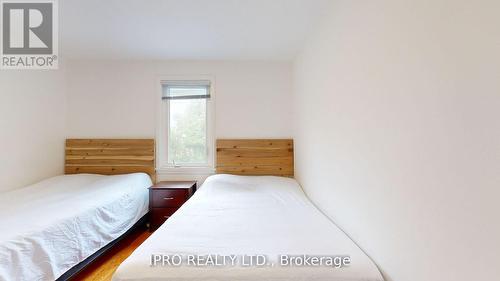 5177 Kitchener Street, Niagara Falls, ON - Indoor Photo Showing Bedroom