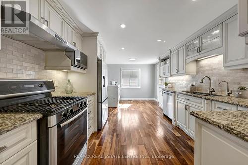 8 Lowell Street S, Cambridge, ON - Indoor Photo Showing Kitchen With Upgraded Kitchen