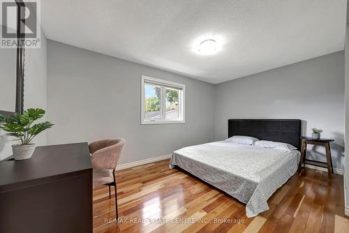 8 Lowell Street S, Cambridge, ON - Indoor Photo Showing Bedroom