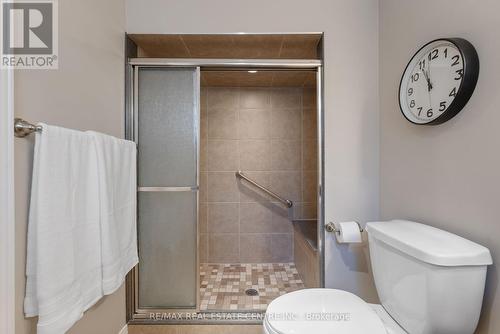 8 Lowell Street S, Cambridge, ON - Indoor Photo Showing Bathroom