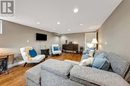 8 Lowell Street S, Cambridge, ON - Indoor Photo Showing Living Room