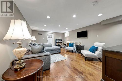 8 Lowell Street S, Cambridge, ON - Indoor Photo Showing Living Room