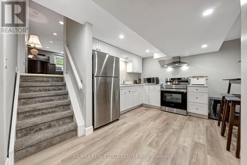 8 Lowell Street S, Cambridge, ON - Indoor Photo Showing Kitchen