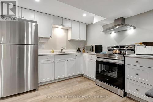 8 Lowell Street S, Cambridge, ON - Indoor Photo Showing Kitchen