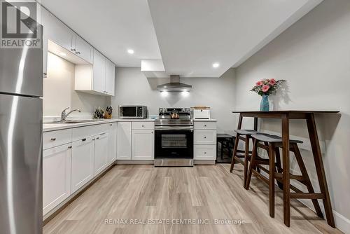 8 Lowell Street S, Cambridge, ON - Indoor Photo Showing Kitchen