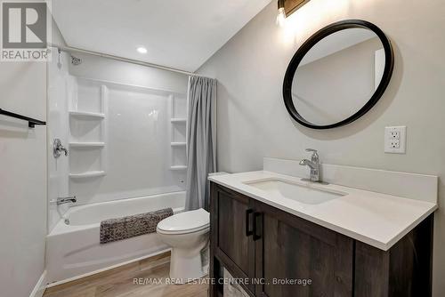 8 Lowell Street S, Cambridge, ON - Indoor Photo Showing Bathroom