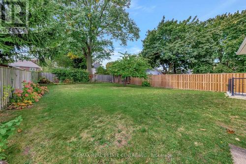 8 Lowell Street S, Cambridge, ON - Outdoor With Backyard