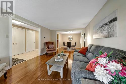 8 Lowell Street S, Cambridge, ON - Indoor Photo Showing Living Room