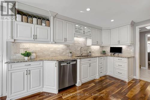 8 Lowell Street S, Cambridge, ON - Indoor Photo Showing Kitchen With Upgraded Kitchen