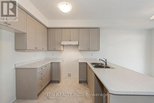 283 Port Crescent, Welland, ON - Indoor Photo Showing Kitchen With Double Sink