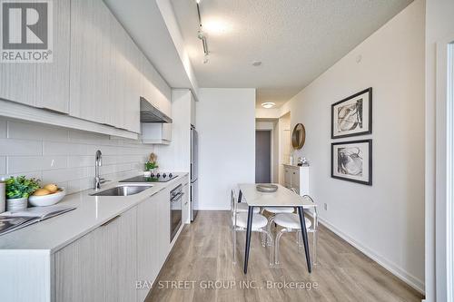 1106 - 32 Forest Manor Road, Toronto, ON - Indoor Photo Showing Kitchen With Upgraded Kitchen