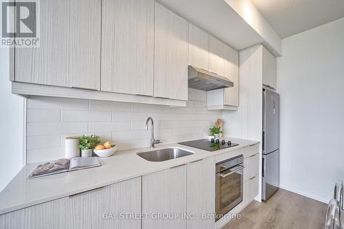 1106 - 32 Forest Manor Road, Toronto, ON - Indoor Photo Showing Kitchen With Upgraded Kitchen