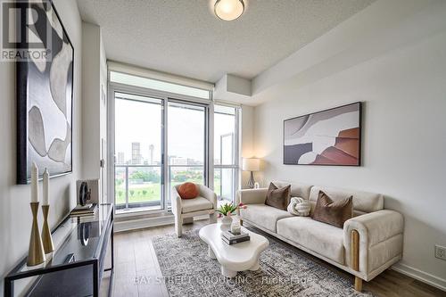 1106 - 32 Forest Manor Road, Toronto, ON - Indoor Photo Showing Living Room