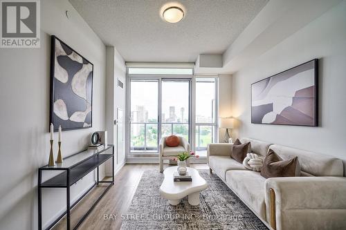 1106 - 32 Forest Manor Road, Toronto, ON - Indoor Photo Showing Living Room