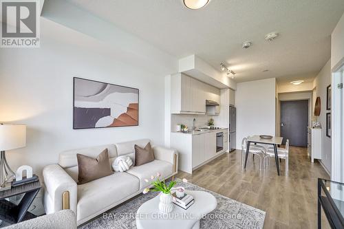 1106 - 32 Forest Manor Road, Toronto, ON - Indoor Photo Showing Living Room