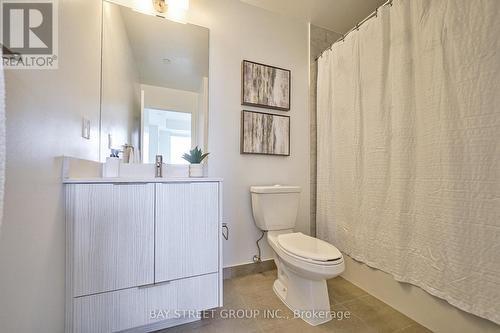 1106 - 32 Forest Manor Road, Toronto, ON - Indoor Photo Showing Bathroom