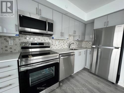 812 - 1480 Bayly Street, Pickering, ON - Indoor Photo Showing Kitchen With Stainless Steel Kitchen With Upgraded Kitchen