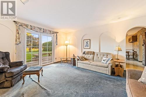 2032 Faversham Avenue, Burlington, ON - Indoor Photo Showing Living Room