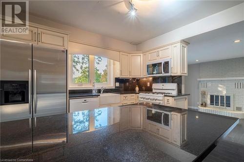 24 Springdale Boulevard, Guelph, ON - Indoor Photo Showing Kitchen