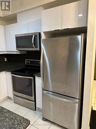 419 - 2910 Highway 7 Road, Vaughan, ON - Indoor Photo Showing Kitchen