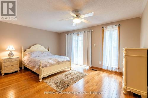 223 Bayshore Road, Innisfil, ON - Indoor Photo Showing Bedroom