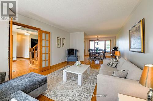 223 Bayshore Road, Innisfil, ON - Indoor Photo Showing Living Room