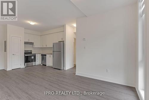 9 - 3 Bond Crescent, Richmond Hill, ON - Indoor Photo Showing Kitchen